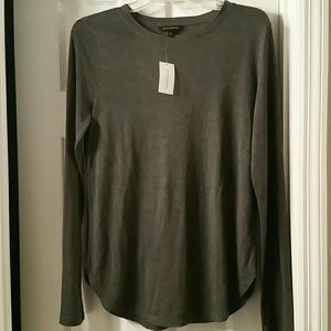 NWT - BANANA REPUBLIC T-SHIRT